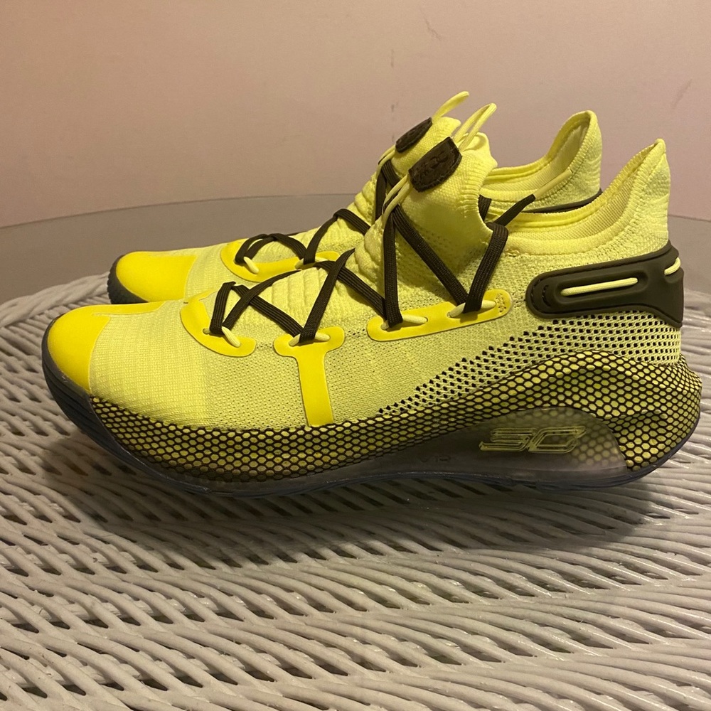 BRAND NEW Men’s UA Curry 6